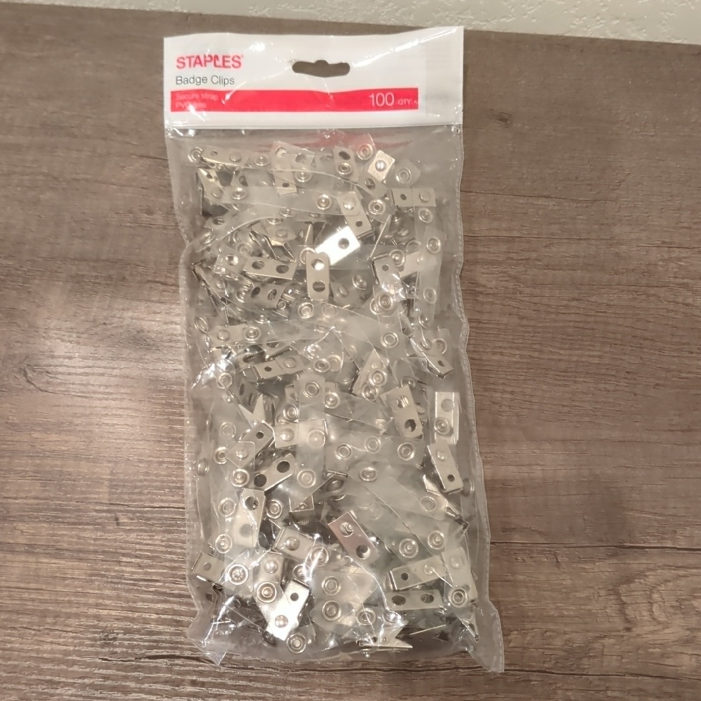 Staples Badge Clips 100 Pack
